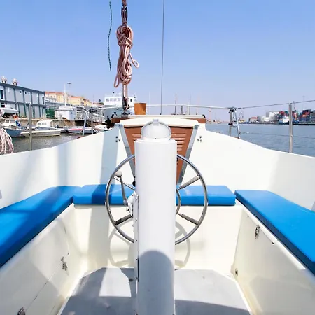 Evamia Boat Úszó hotel *