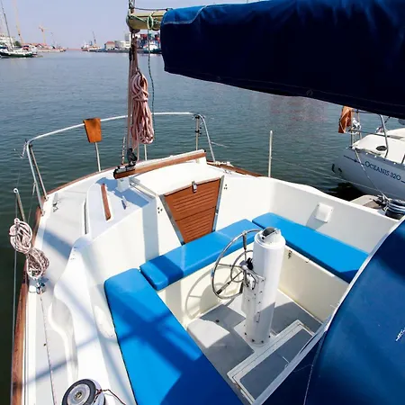 Evamia Boat * Lisbon